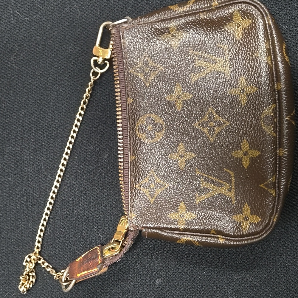 Louis vuitton mini pochette authentic
